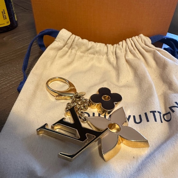 Like New Auth Louis Vuitton Bag Charm Fluer De Monogram - Picture 1 of 10